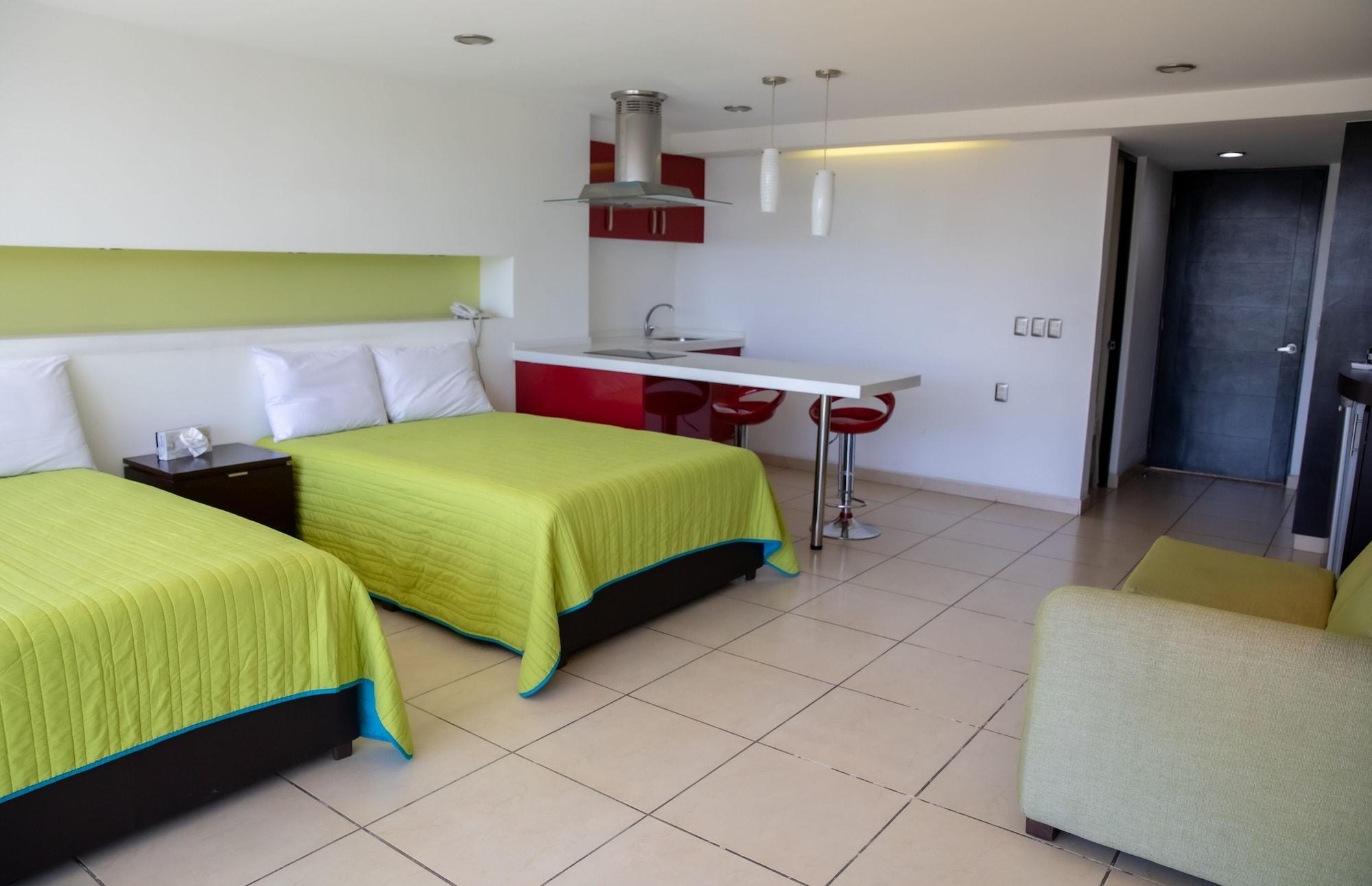 Ramada By Wyndham Acapulco Hotel & Suites Екстериор снимка