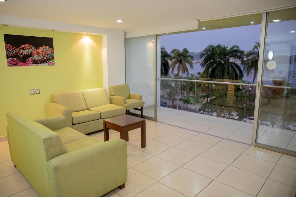 Ramada By Wyndham Acapulco Hotel & Suites Екстериор снимка