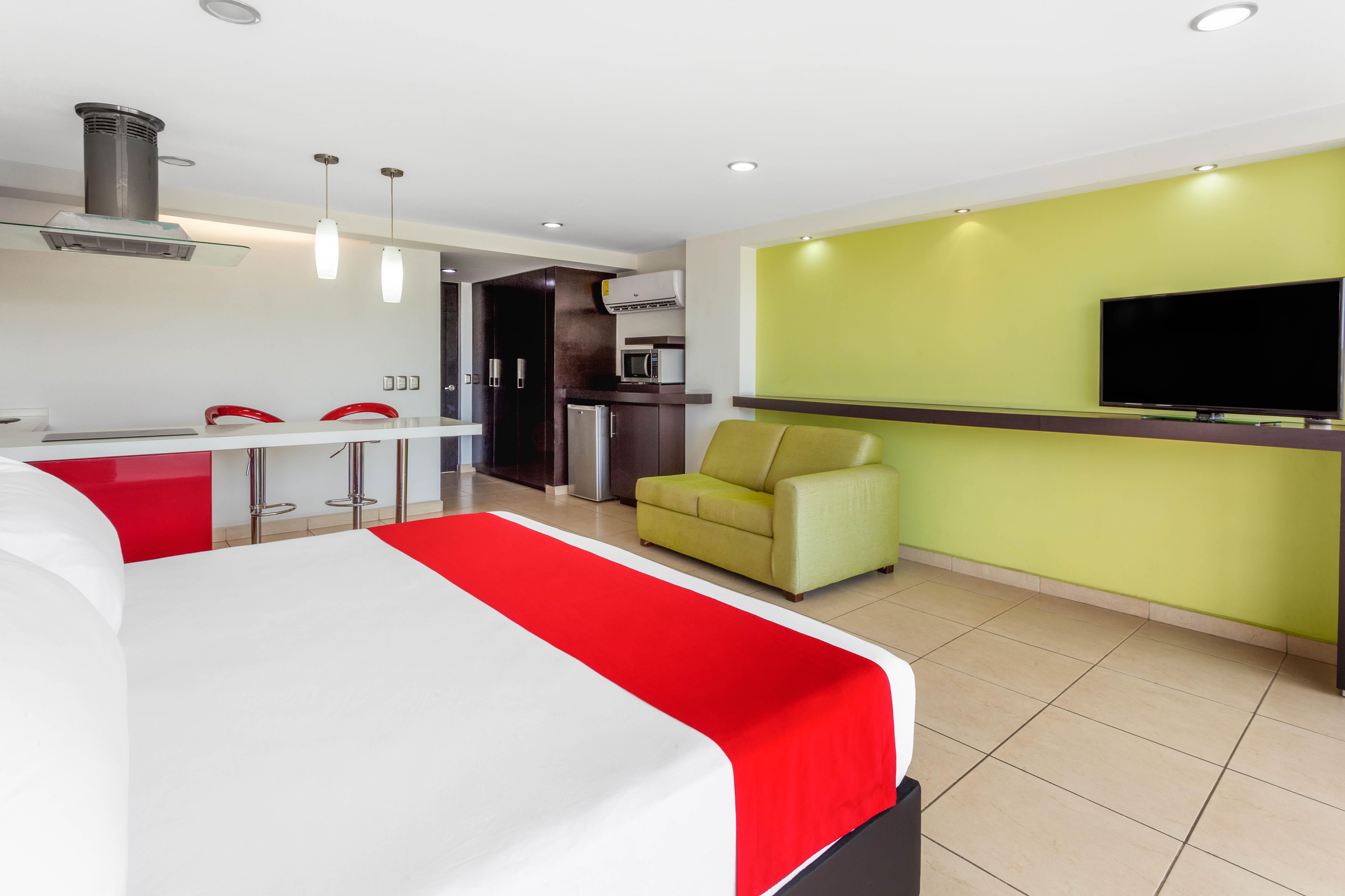Ramada By Wyndham Acapulco Hotel & Suites Екстериор снимка