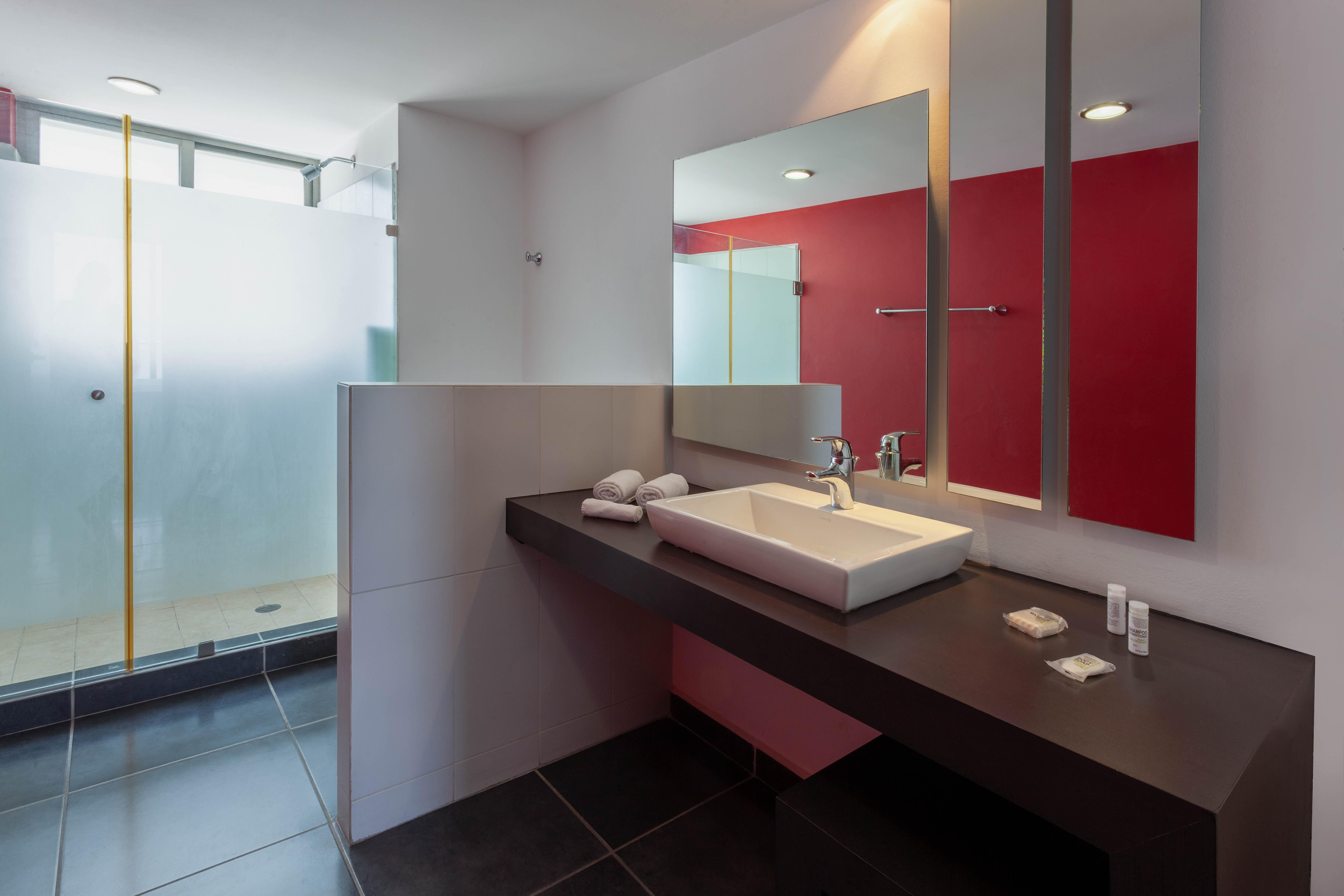 Ramada By Wyndham Acapulco Hotel & Suites Екстериор снимка