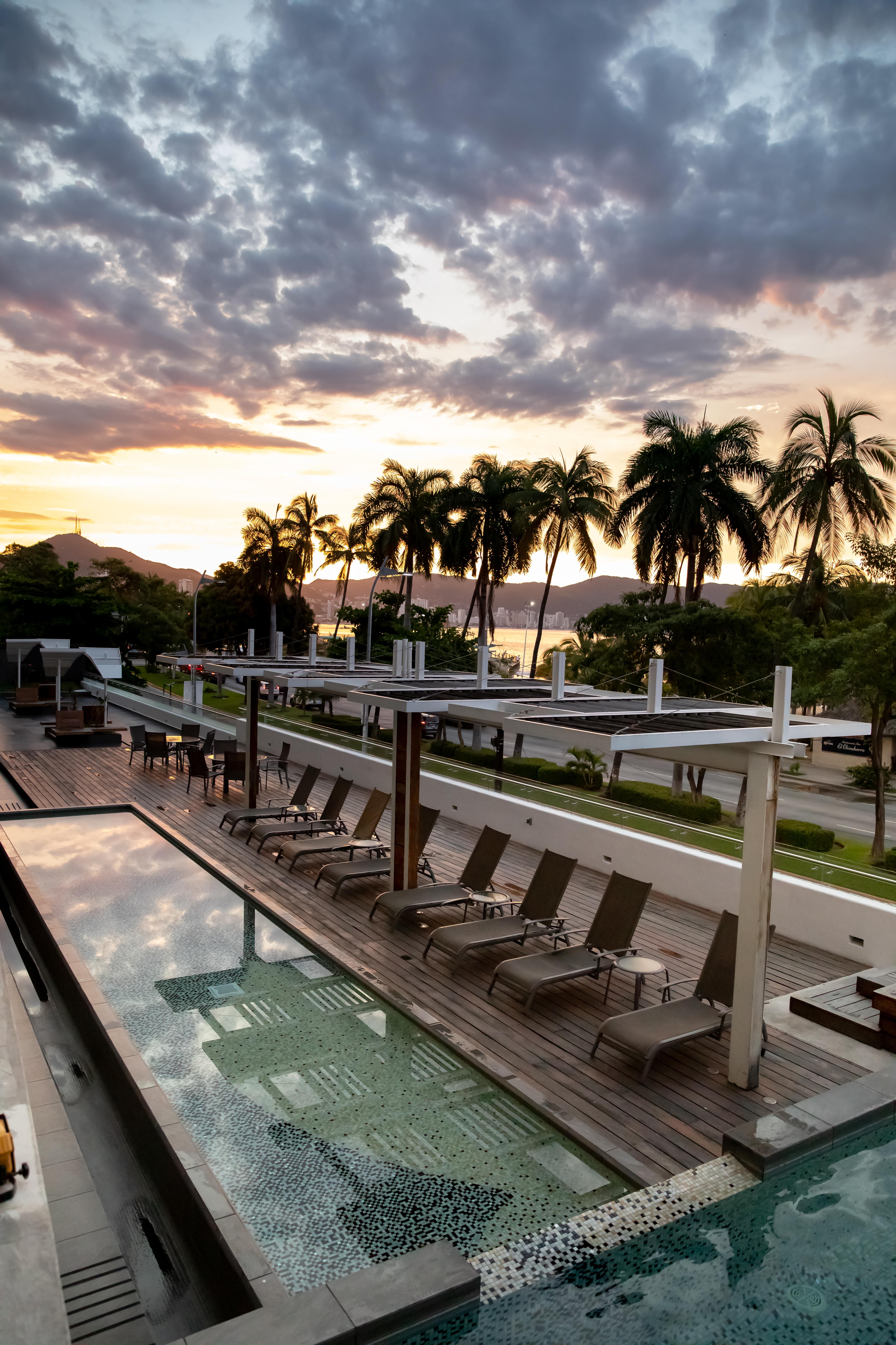 Ramada By Wyndham Acapulco Hotel & Suites Екстериор снимка