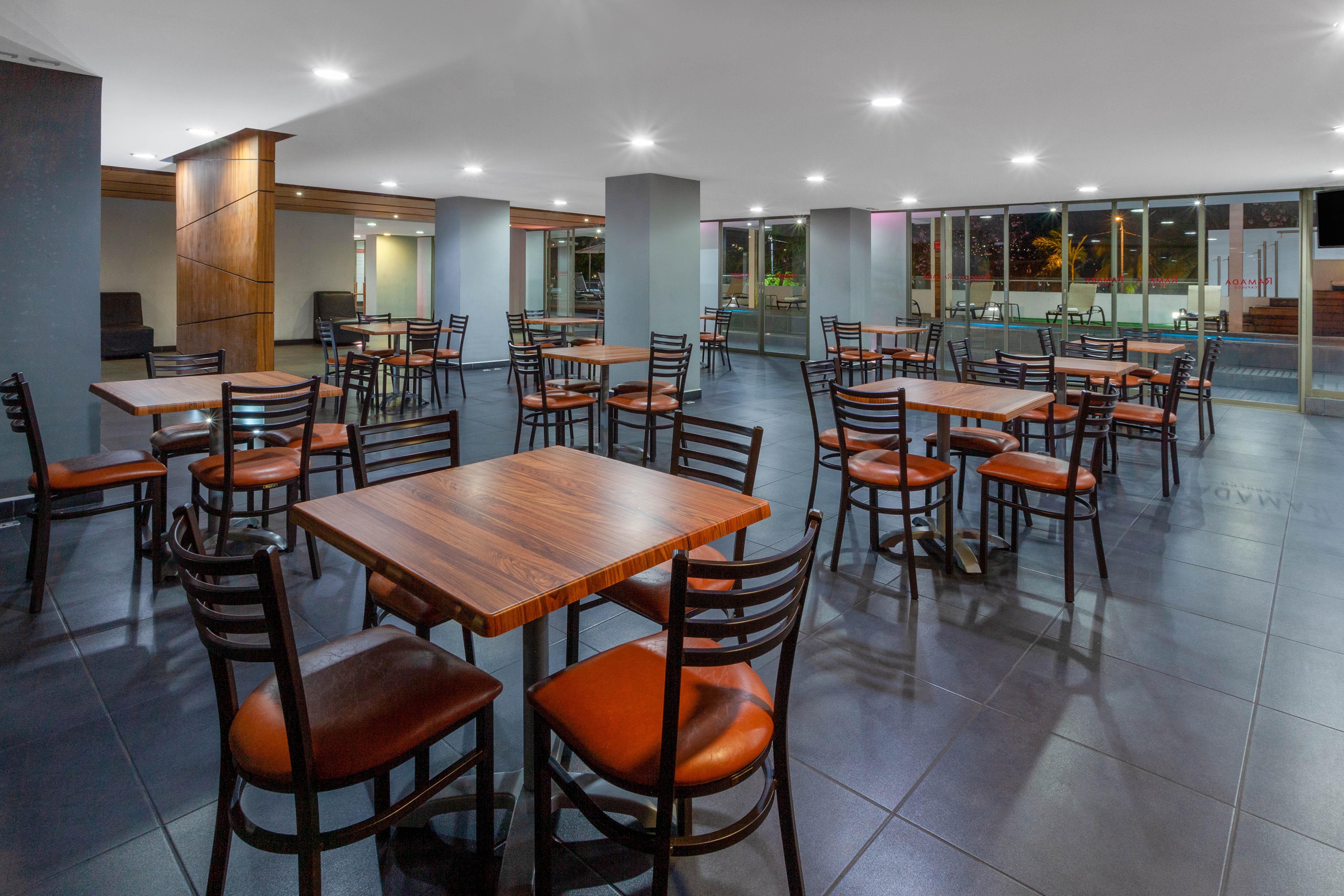 Ramada By Wyndham Acapulco Hotel & Suites Екстериор снимка