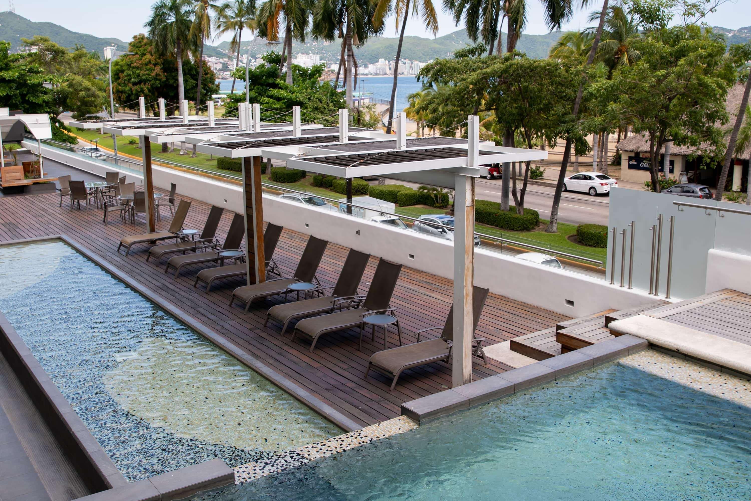 Ramada By Wyndham Acapulco Hotel & Suites Екстериор снимка