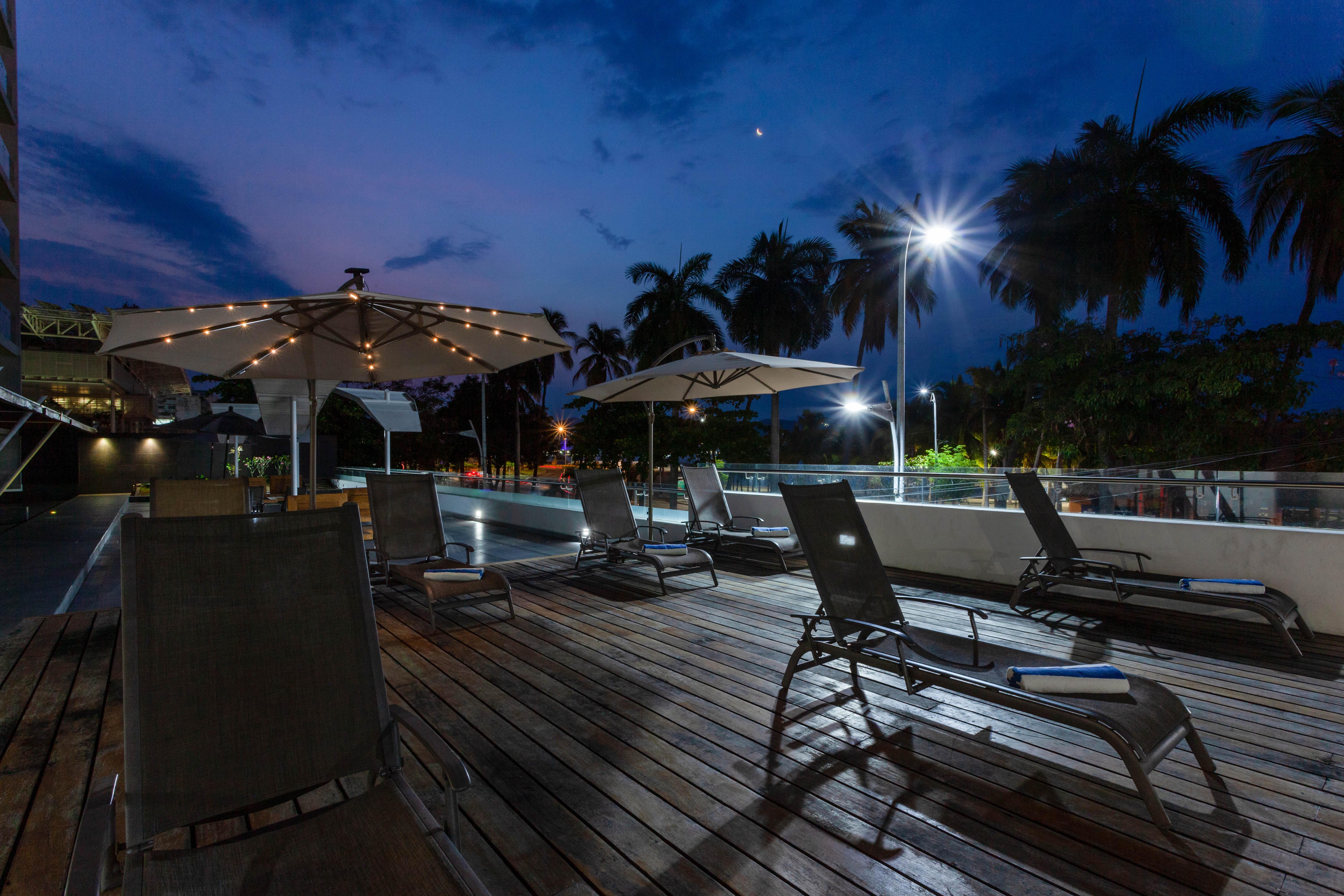 Ramada By Wyndham Acapulco Hotel & Suites Екстериор снимка