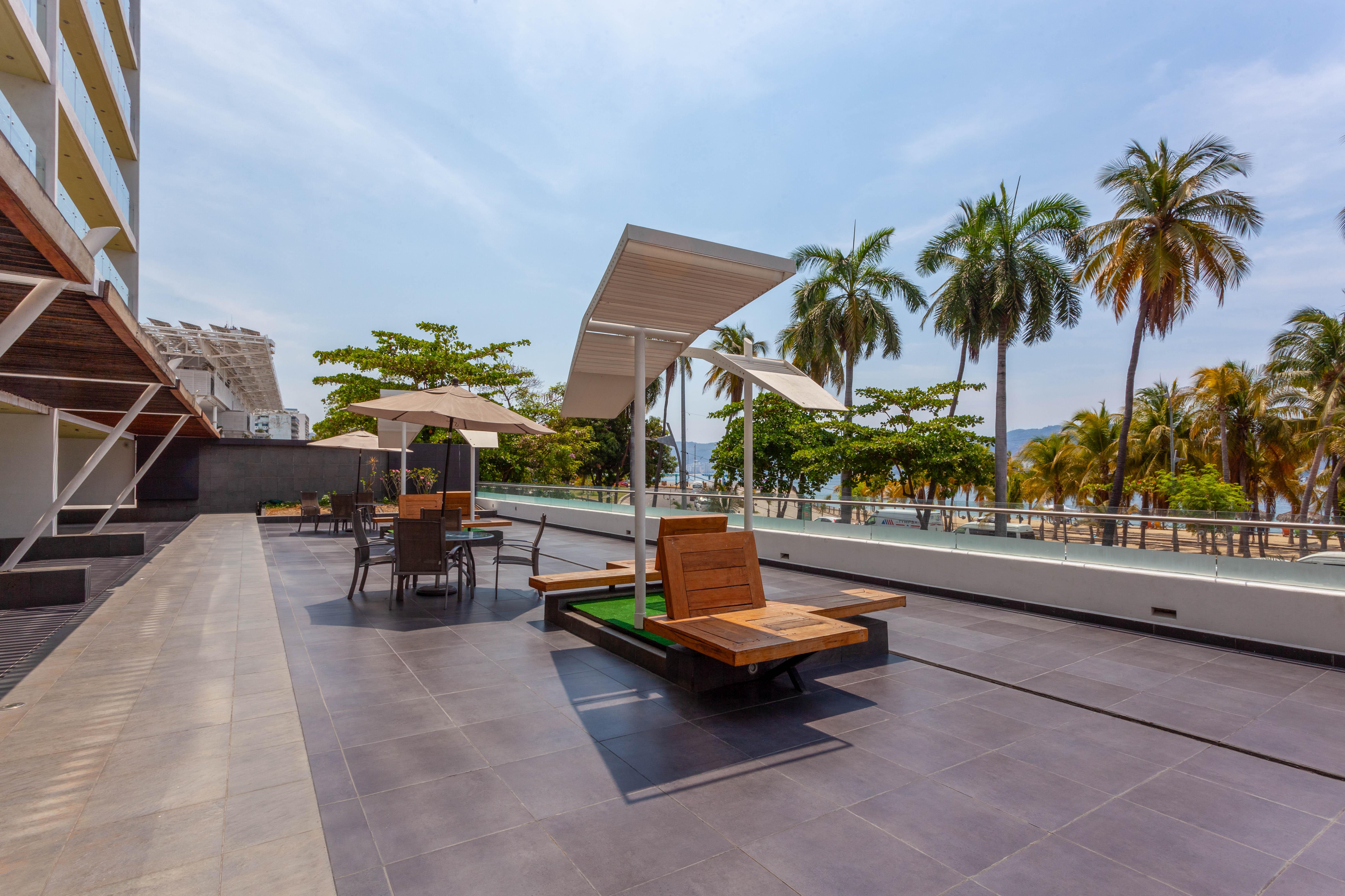 Ramada By Wyndham Acapulco Hotel & Suites Екстериор снимка