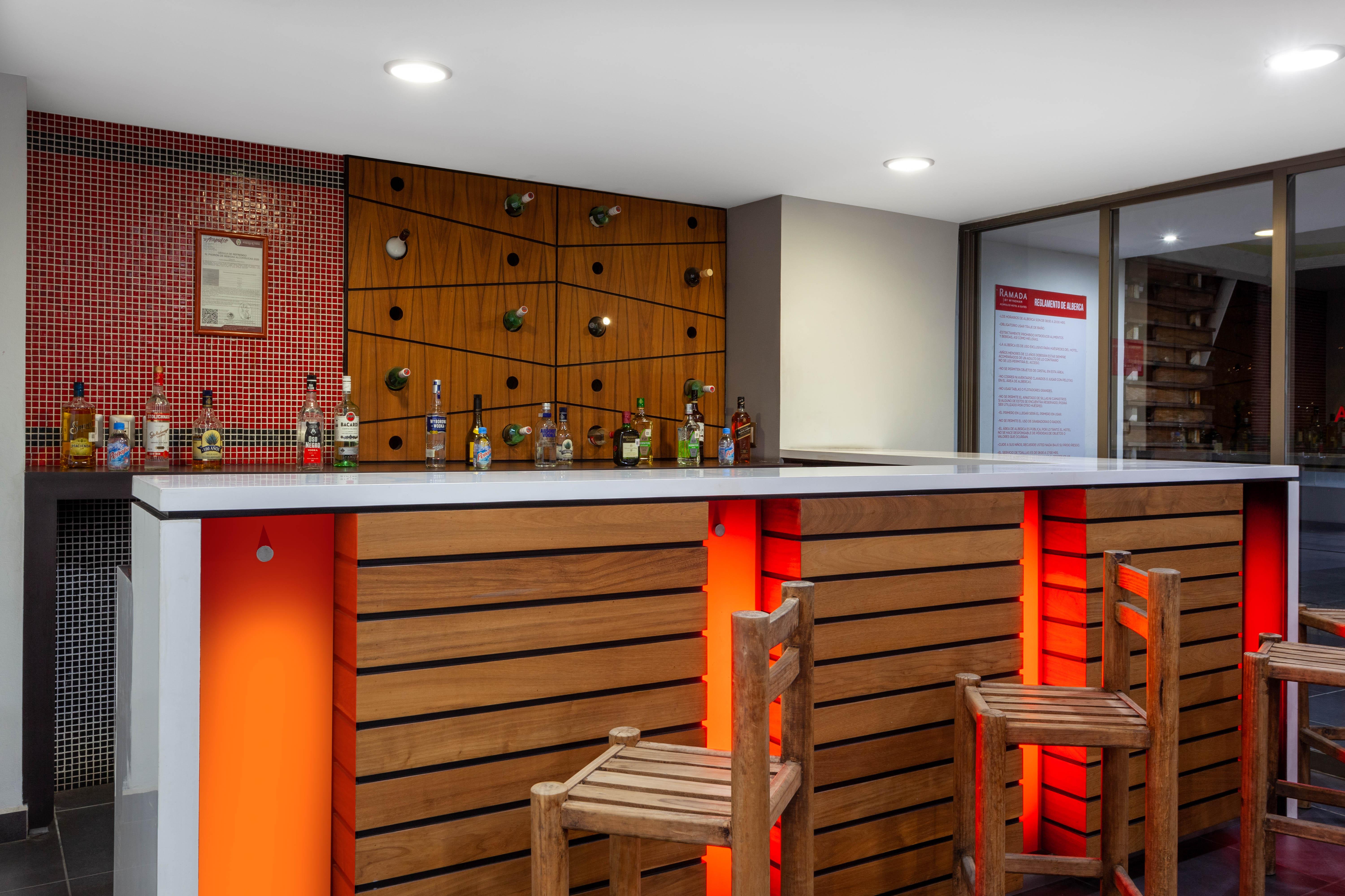 Ramada By Wyndham Acapulco Hotel & Suites Екстериор снимка