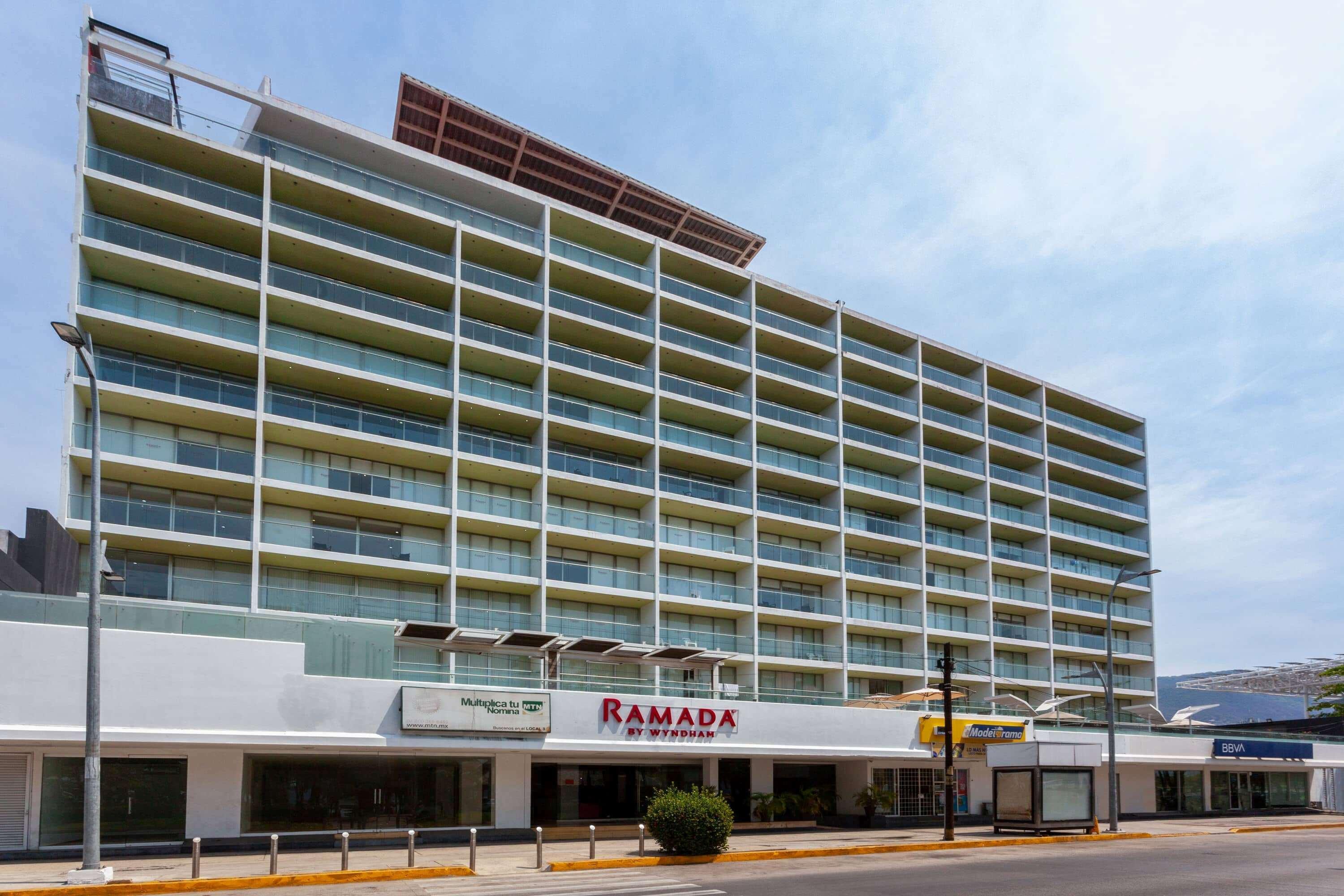 Ramada By Wyndham Acapulco Hotel & Suites Екстериор снимка
