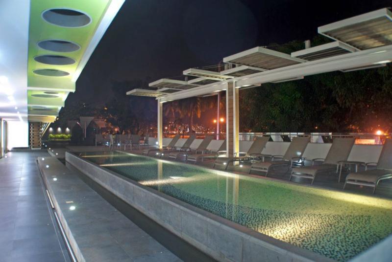 Ramada By Wyndham Acapulco Hotel & Suites Екстериор снимка