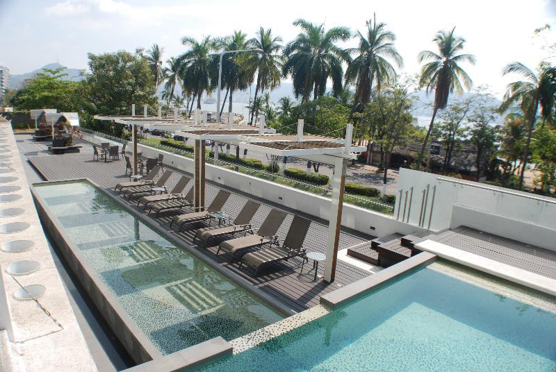Ramada By Wyndham Acapulco Hotel & Suites Екстериор снимка