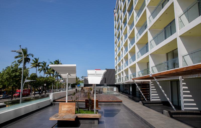 Ramada By Wyndham Acapulco Hotel & Suites Екстериор снимка